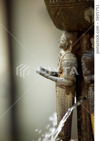 Buddhist temple 5605751