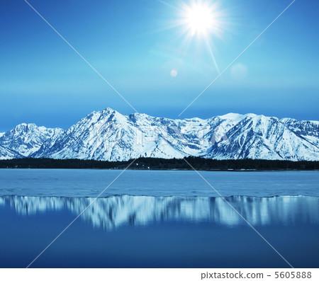 High lake High lake 5605888