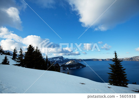 Crater lake Crater lake 5605938