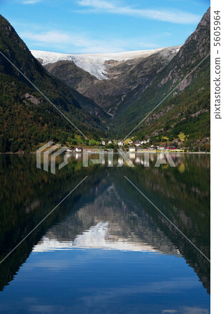Lake in Norway Lake in Norway 5605964