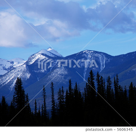 Canadian mountains Canadian mountains 5606345