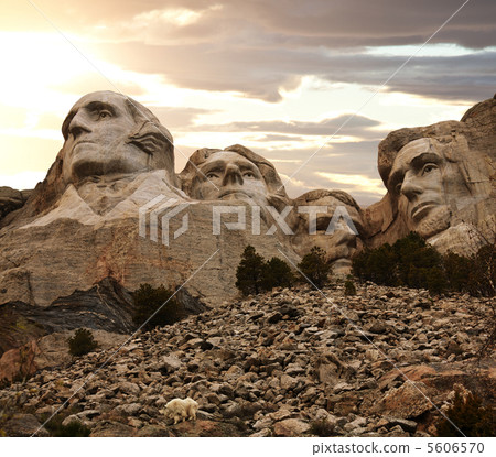 Rushmore Rushmore 5606570