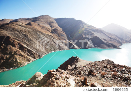 Tibetian lake Tibetian lake 5606635