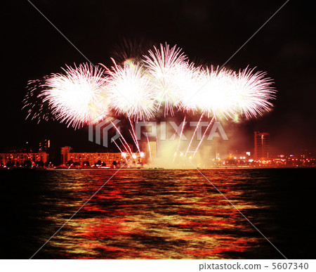 Firework Firework 5607340