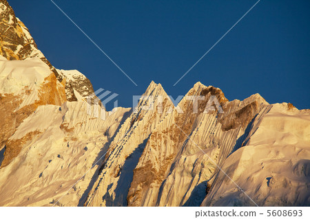 Peak on sunset Peak on sunset 5608693