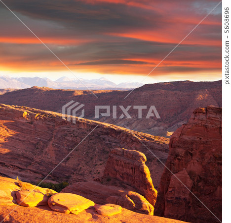 Mountains Mountains 5608696