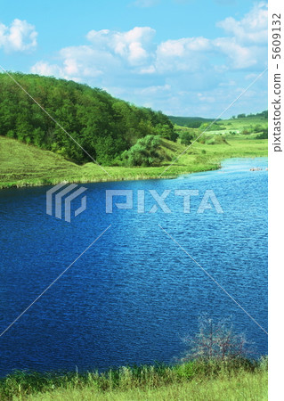 Lake 5609132