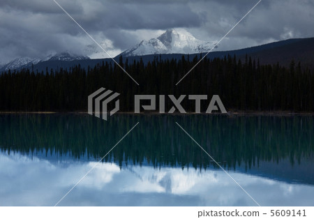Canadian lake Canadian lake 5609141