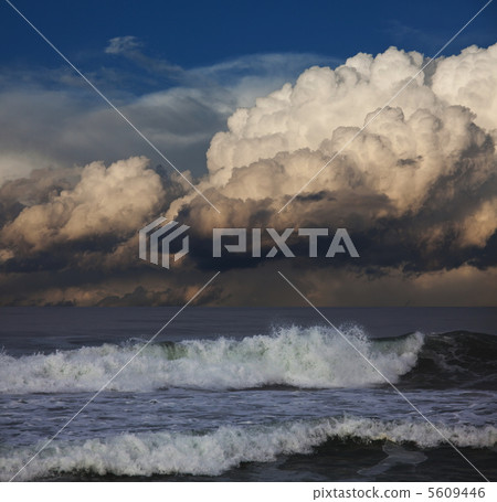 Storm on sea 5609446