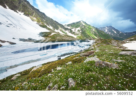 Mountain lake Mountain lake 5609552