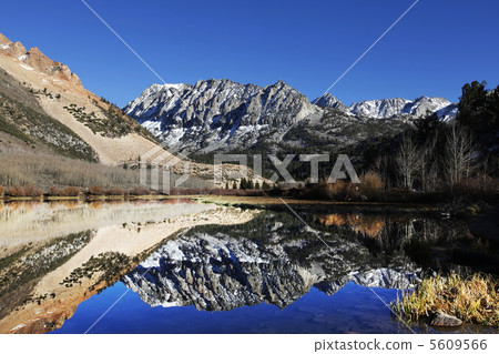 Mountain lake Mountain lake 5609566