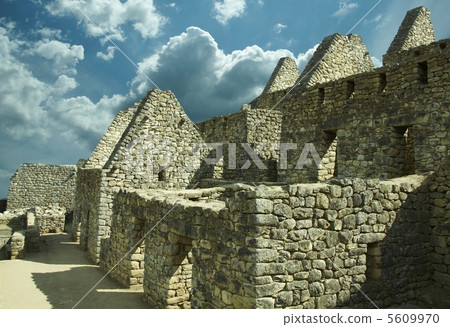 Machu-Picchu construction 5609970