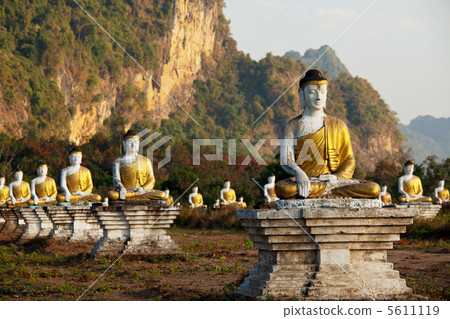 Buddhas statue Buddhas statue 5611119