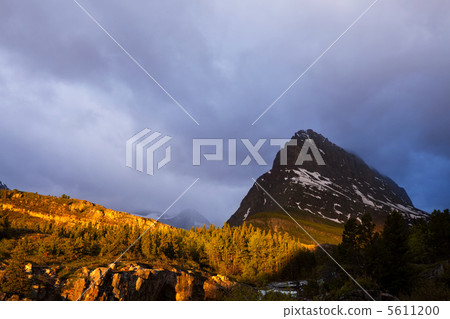 Mountains Mountains 5611200