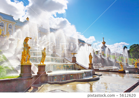 Grand cascade in Pertergof, Saint-Petersburg, Russia. 5612620