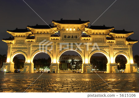 Freedom square 5615106