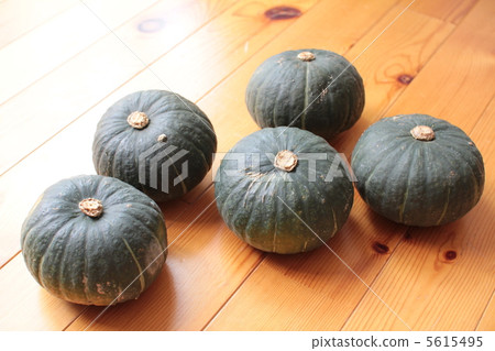 Palm-sized Botchan pumpkin from Hokkaido 5615495