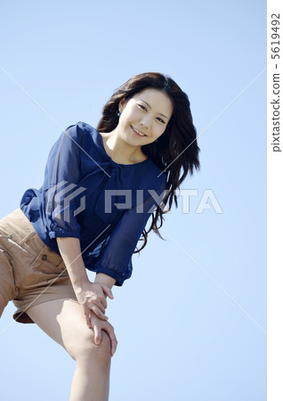 A woman with a blue sky and a smile A woman with a blue sky and a smile 5619492