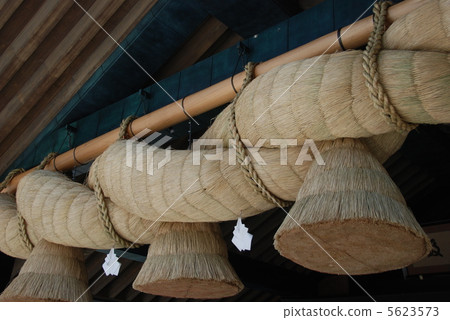 Japan's No. 1 "Big Huge Shimenawa" at Izumo Taisha Kaguraden (Taisha Town, Izumo City, Shimane Prefecture) Japan's No. 1 "Big Huge Shimenawa" at Izumo Taisha Kaguraden (Taisha Town, Izumo City, Shimane Prefecture) 5623573
