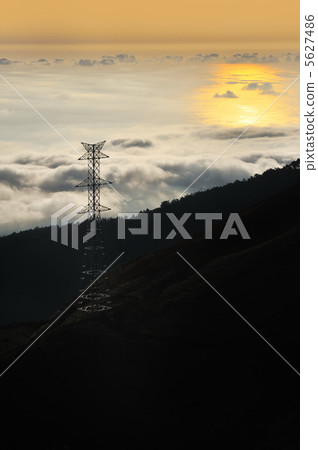 Electricity pylon over valley at sunset, Lomba das Torres, Madeira island, Portugal Electricity pylon over valley at sunset, Lomba das Torres, Madeira island, Portugal 5627486