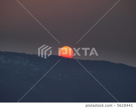 Round sunset 5628441