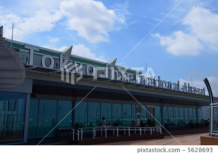 Haneda airport blue sky Haneda airport blue sky 5628693
