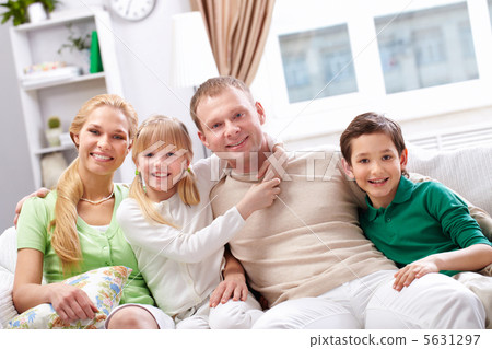 Friendly family 5631297