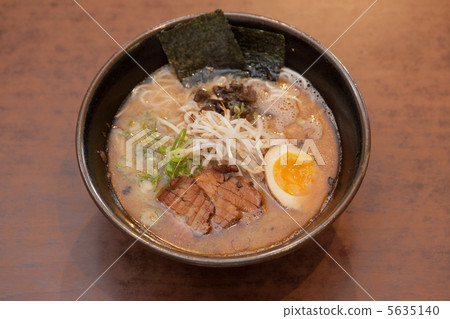 Tonkotsu ramen 5635140