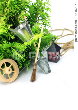 gardening  5636714