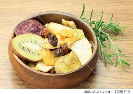 Fruit chips 5636743