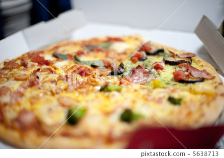 Delivery pizza 5638713