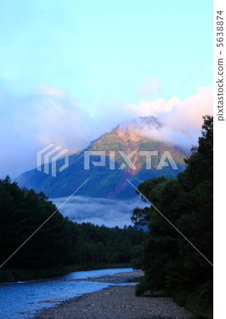 Yakudake of early morning 5638874