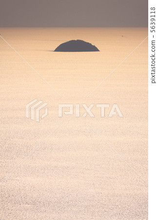 Uninhabited Ukamaru Uragami in the Setonaikai Sea (Kanonji City "Kojishima") Uninhabited Ukamaru Uragami in the Setonaikai Sea (Kanonji City "Kojishima") 5639118