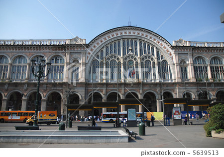 Front of Turin Porta Nuova Station 5639513