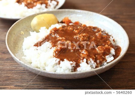 Curry and rice  5640260