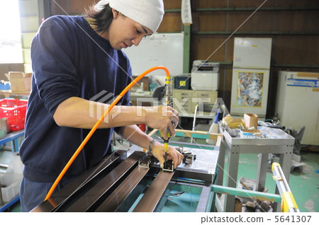 勞動人民 5641307