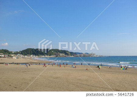 從鎌倉Yumigahama到Zushi碼頭方向的風景 5641726