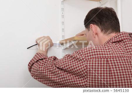 Installing shelves 5645130
