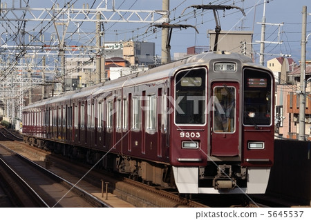 Hankyu Electric Railway 9300 Series Kamishinjo Station 5645537