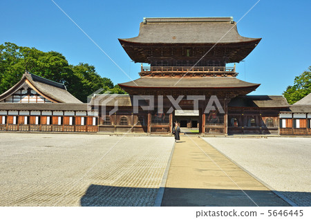 Takaoka walking · Zuiryu temple gate 5646445