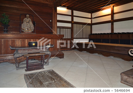 Takaoka walking · Zuiryuji Zen temple Takaoka walking · Zuiryuji Zen temple 5646694