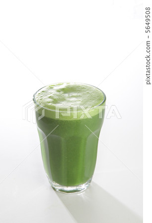 Glass full of green smoothies 5649508