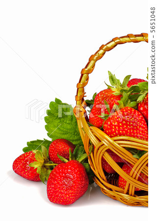 Strawberries in basket 5651048