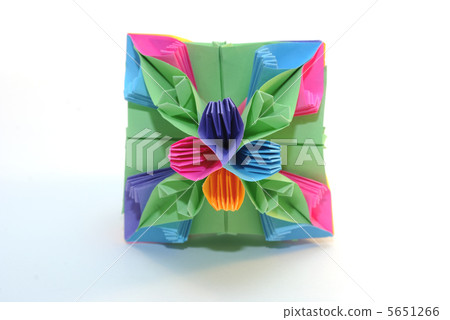 Origami kusudama "colorful cube flower" Origami kusudama "colorful cube flower" 5651266