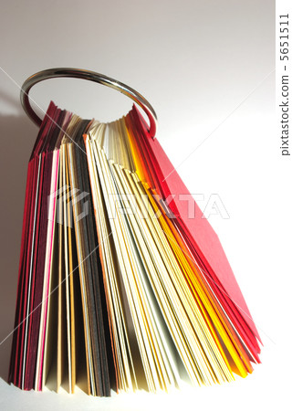 Colored paper 5651511