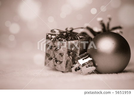 gold christmas bokeh 5651959