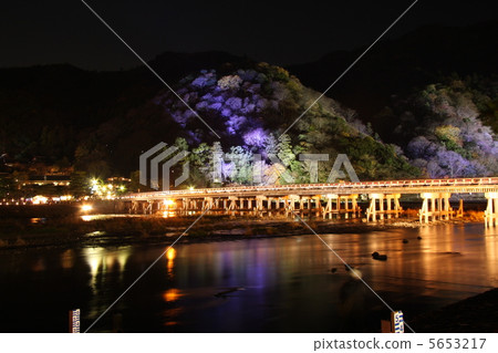 嵐山哈納燈塔渡月橋 嵐山哈納燈塔渡月橋 5653217