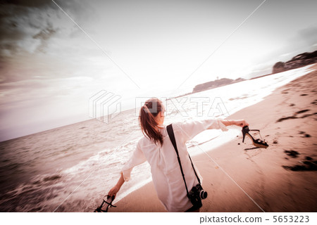 Women and cameras Women and cameras 5653223