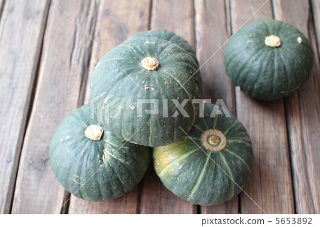Palm-sized Botchan pumpkin from Hokkaido 5653892