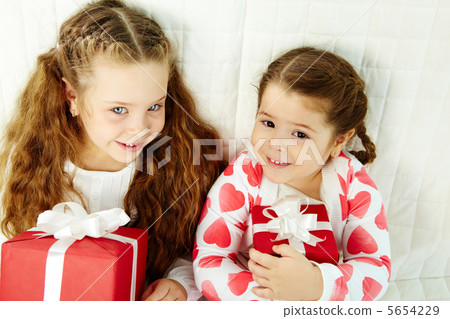 Siblings Siblings 5654229